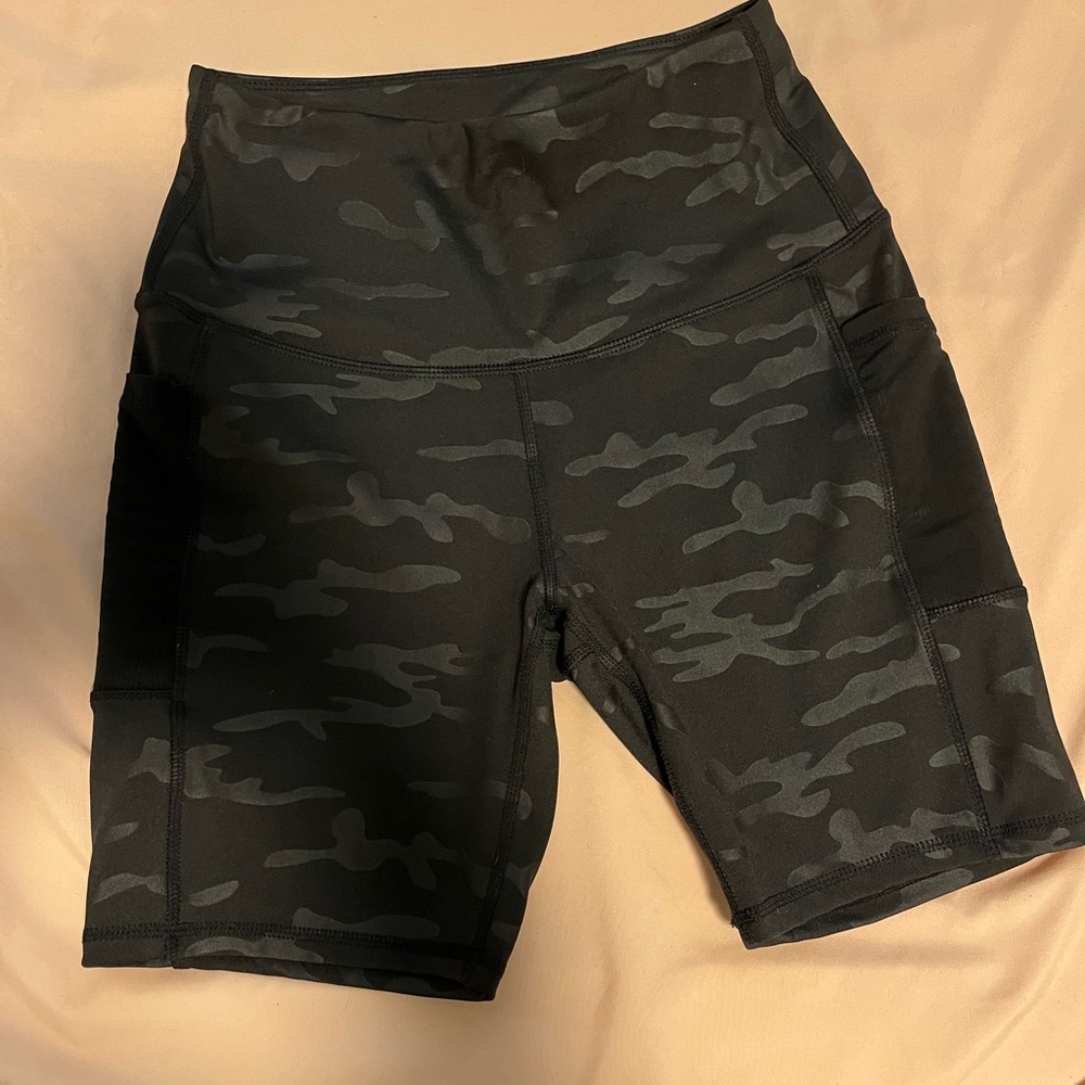 LegEnd short leggings with pockets